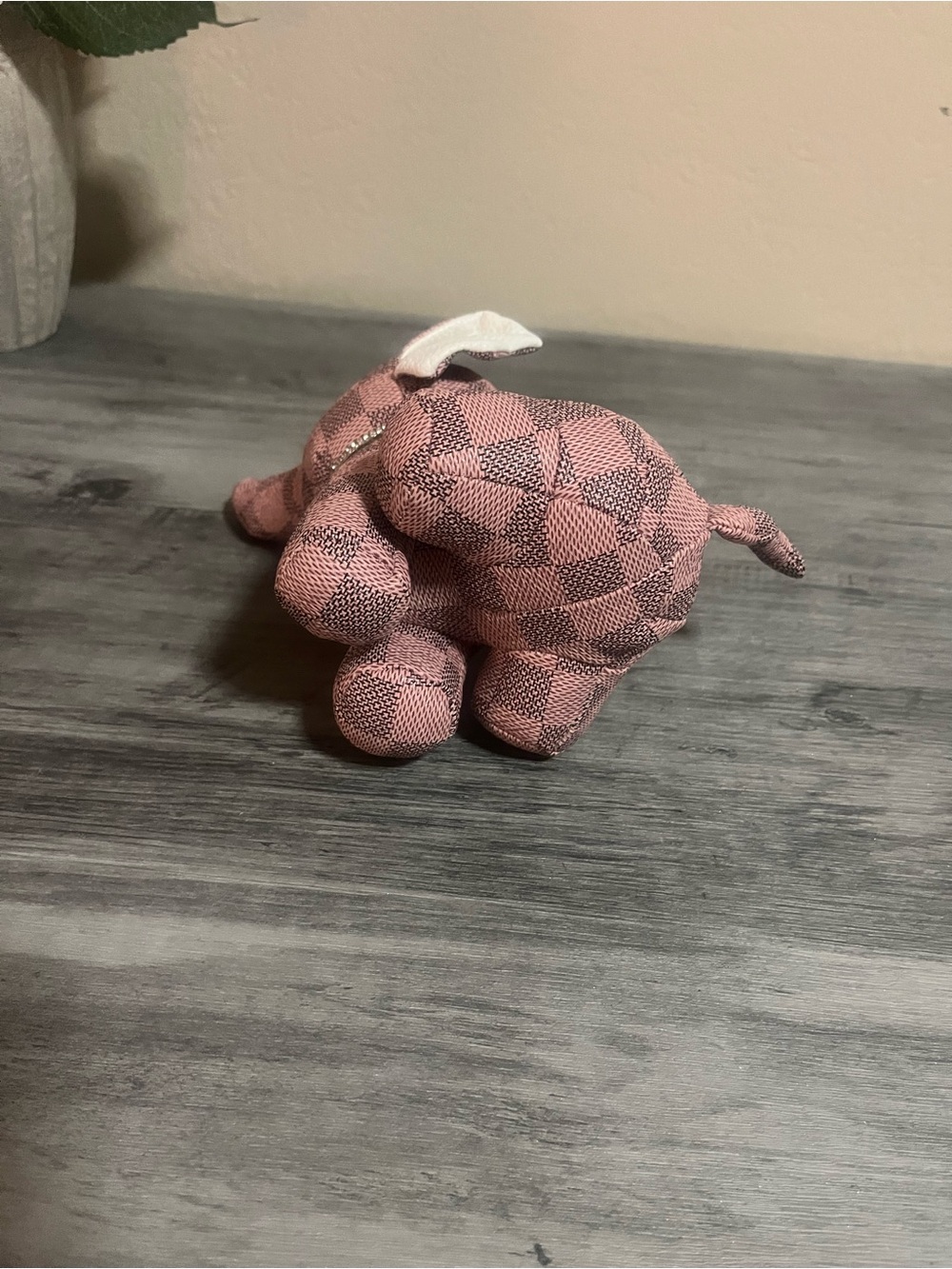 Pink Checkered Elephant Keychain - Picture 5 of 6